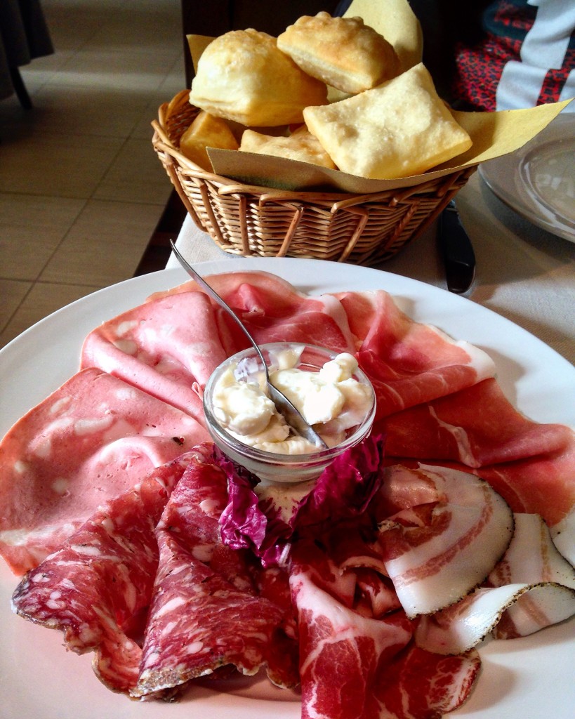 Tagliere con prodotti tipici e pinzin Ristorante Ca' d' Frara Ferrara