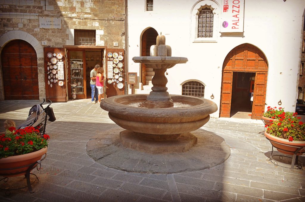 Fontana del Bargello o dei Matti Gubbio