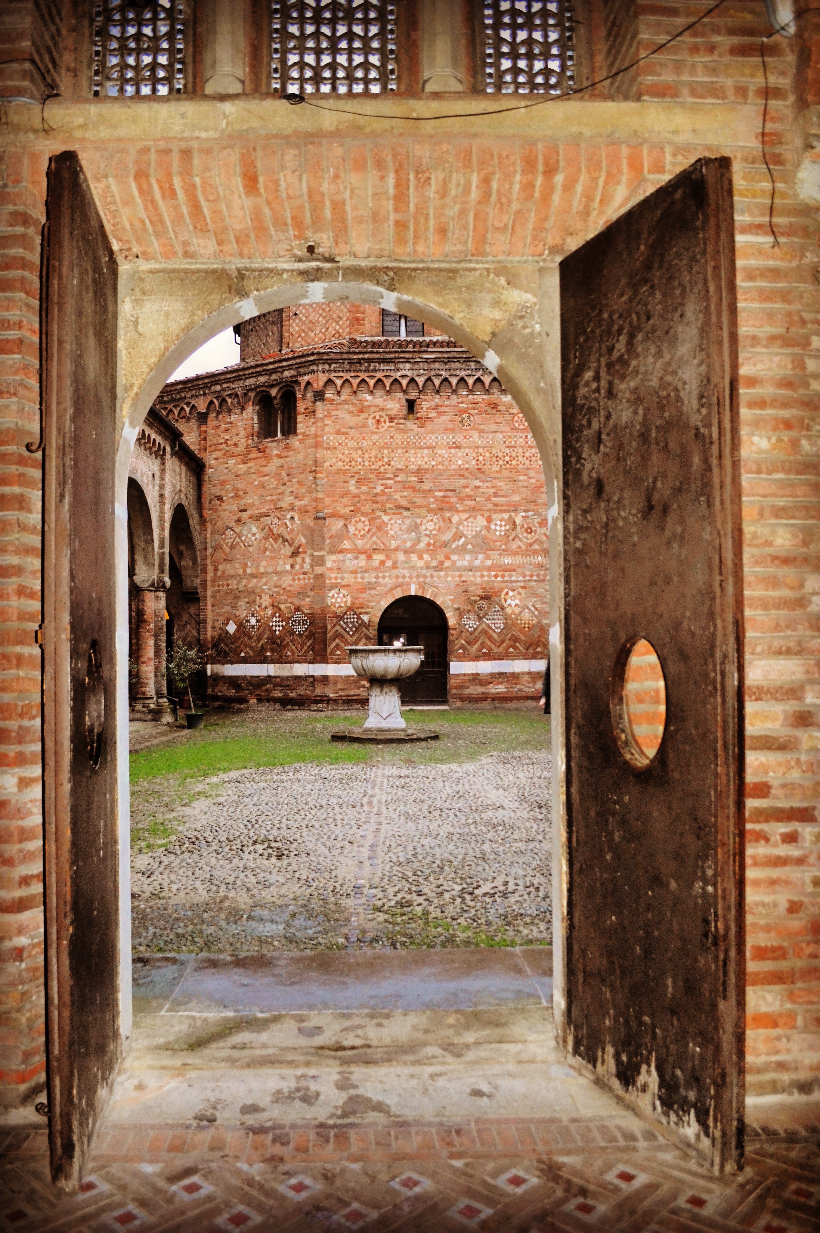 Basilica di Santo Stefano Bologna Cortile di Pilato