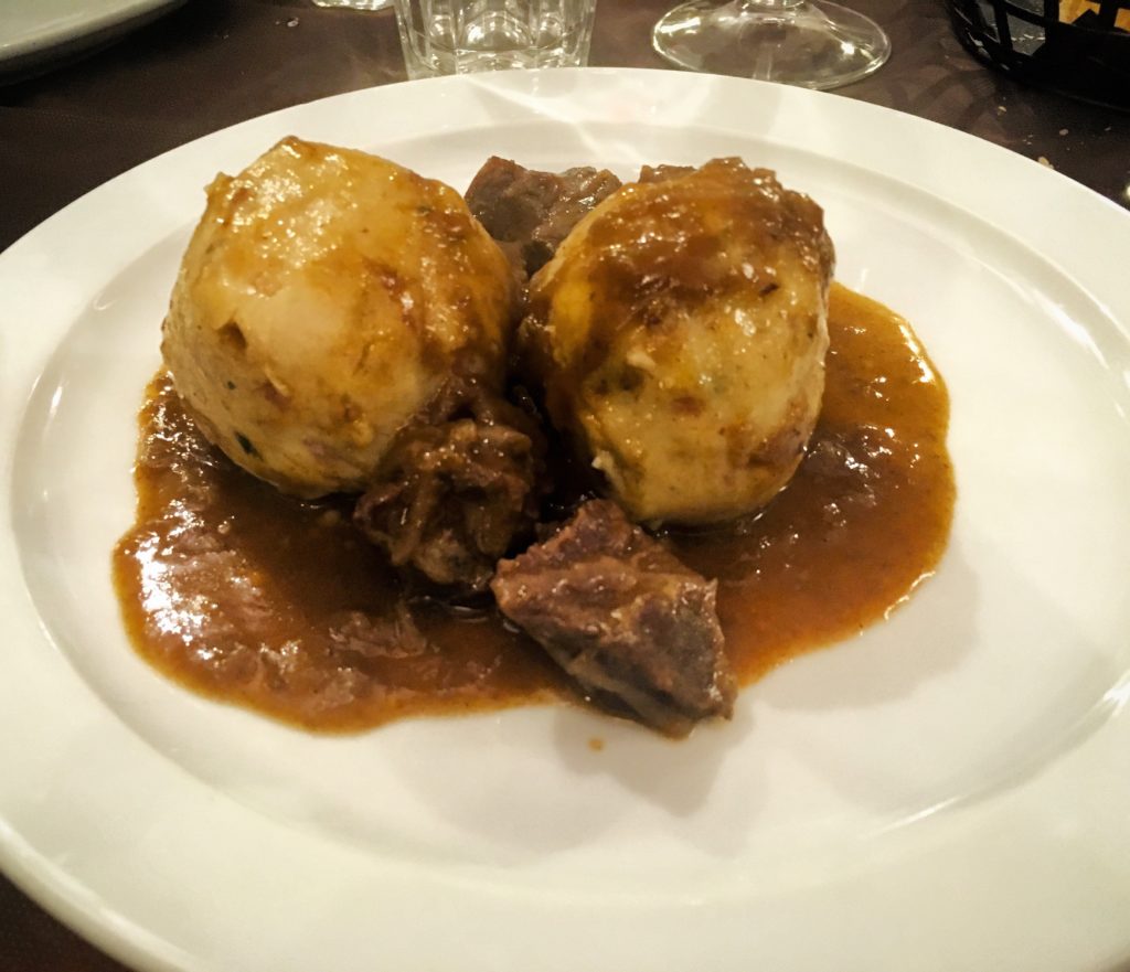 Vecio Buffet Marascutti 1914 gnocchi di pane con gulasch