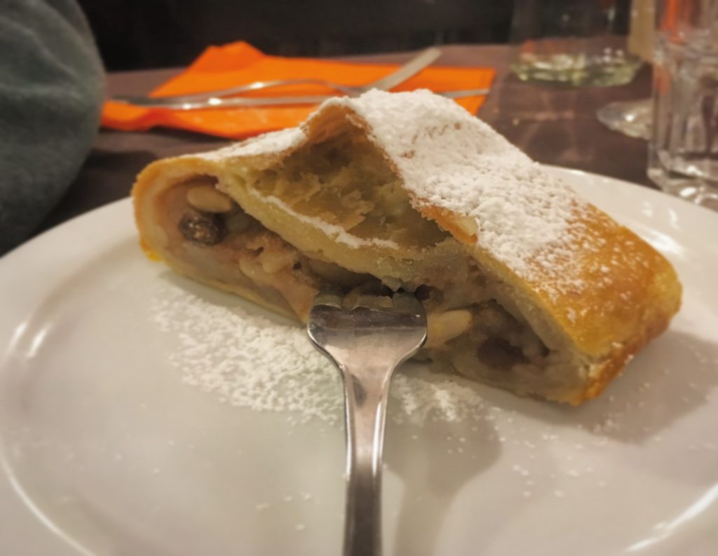 Vecio Buffet Marascutti 1914 Trieste strudel di mele