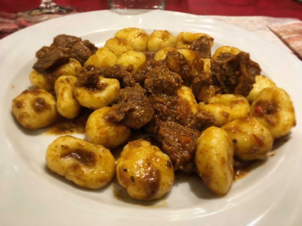 Antico Buffet Benedetto Trieste gnocchi con gulasch 