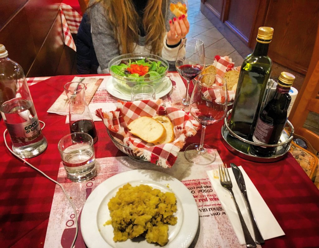 Antico Buffet Benedetto Trieste patate in tecia e insalata