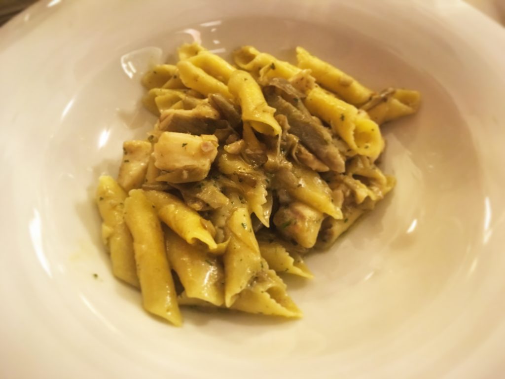 Trattoria Nerodiseppia Trieste fusi istriani con ragù di rombo e carciofi romani