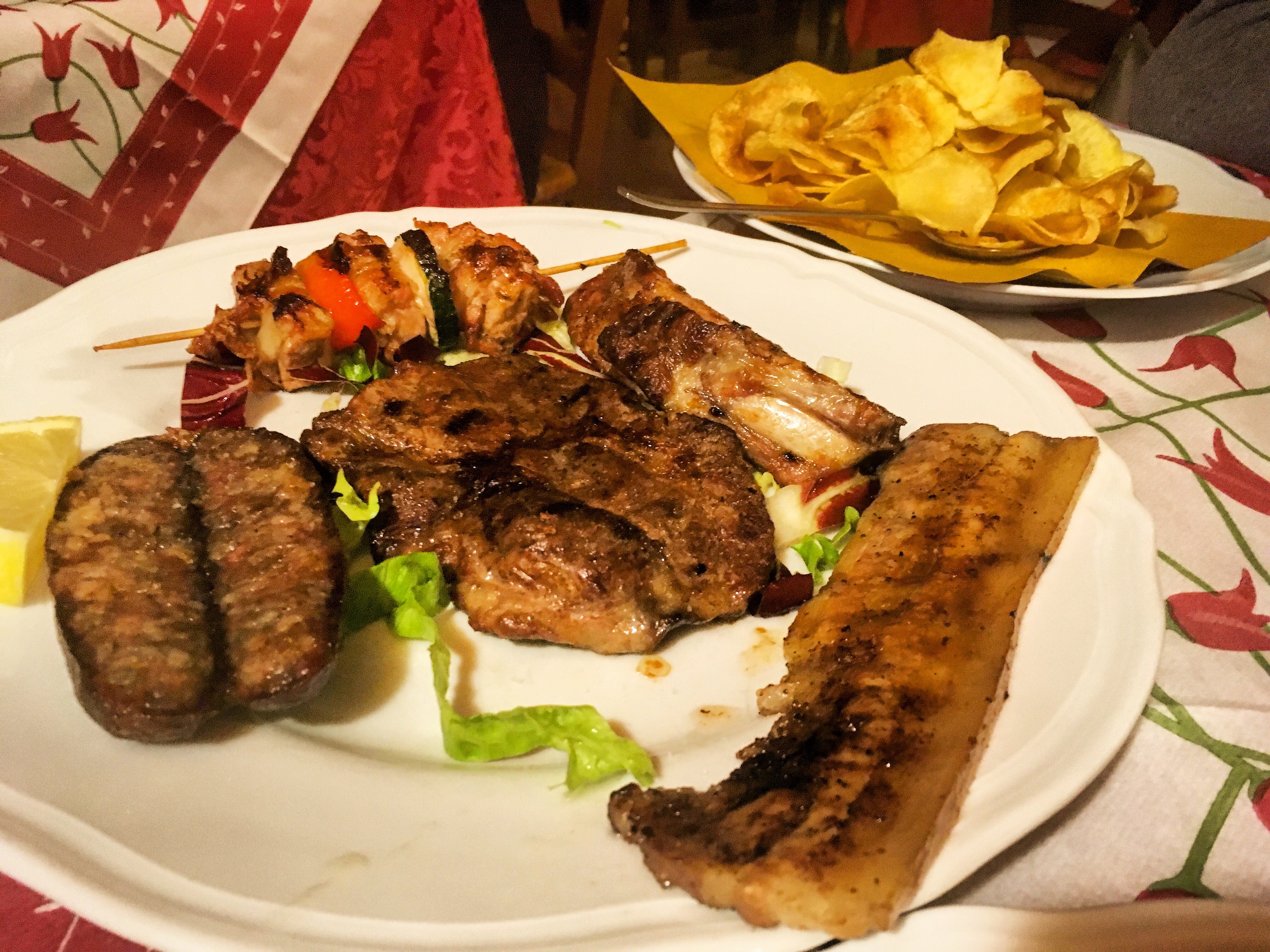 Agriturismo La Bozzola Ferrara grigliata di maiale con patate fritte