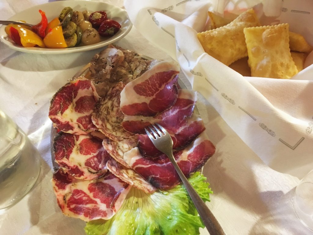 Agriturismo Alla Strozza Ferrara antipasto affettati e pinzini