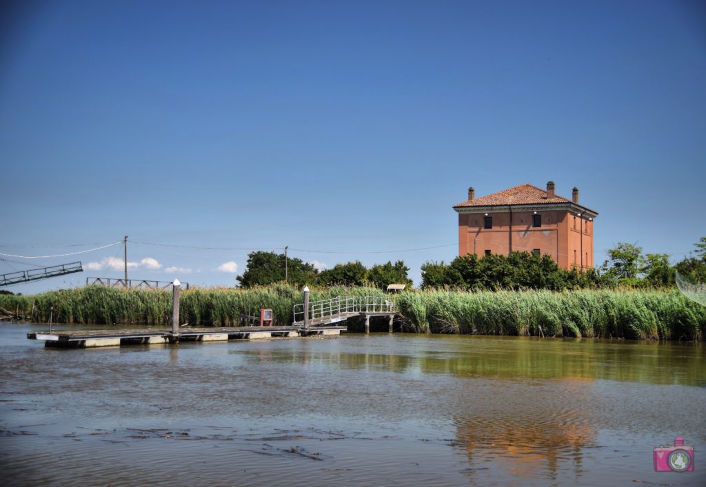 Escursione in barca Delta del Po Volano Torre della Finanza