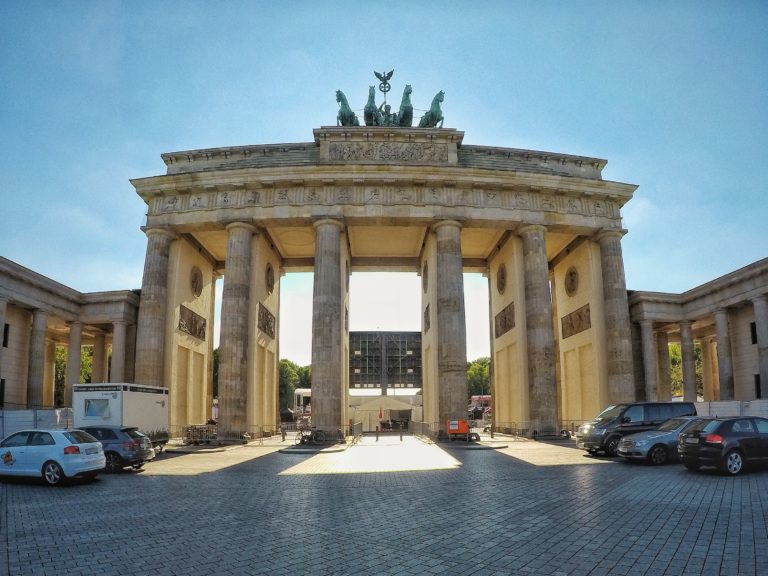 Un Immenso Largo Al Centro Di Berlino
