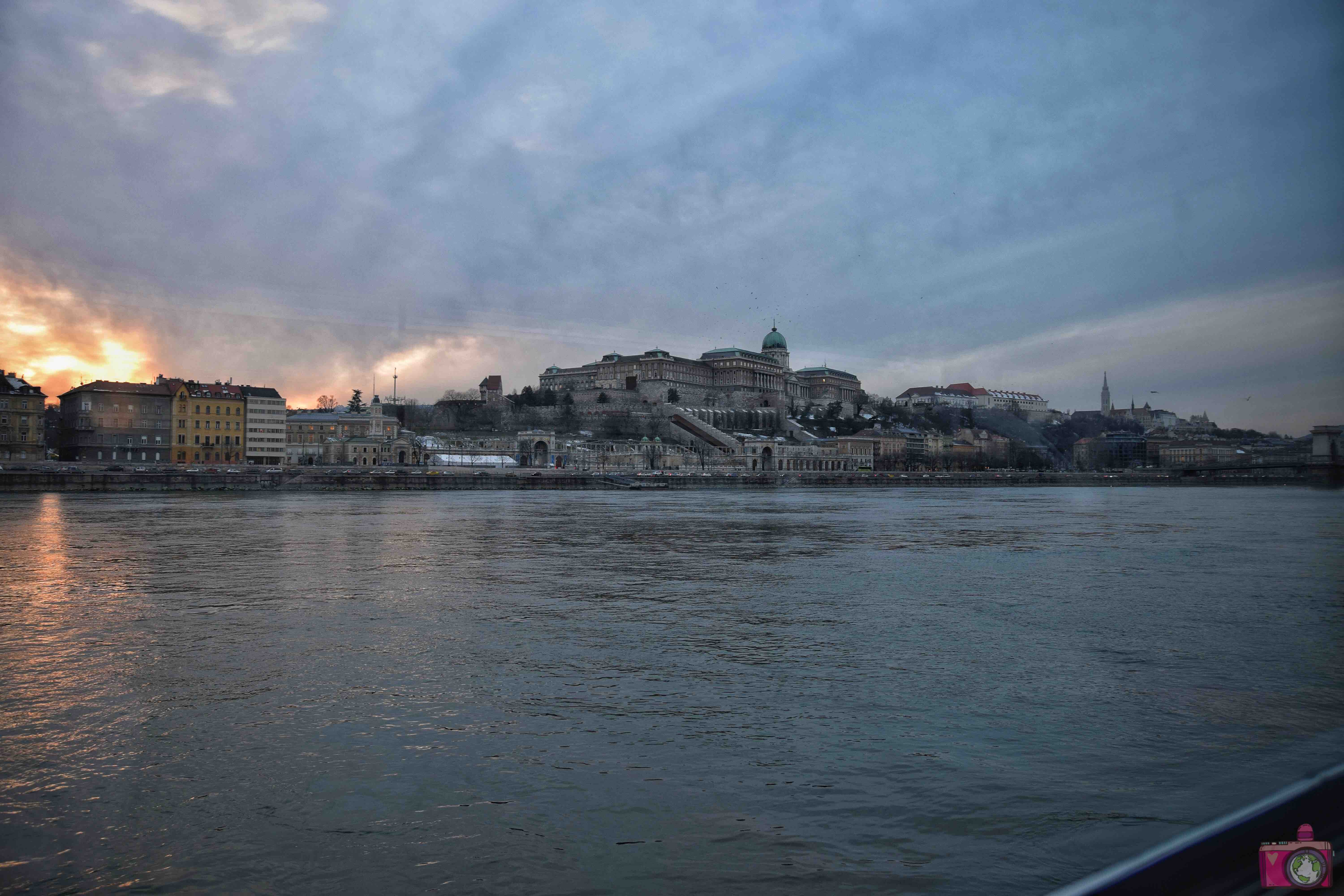 Visitare Budapest crociera sul Danubio al tramonto