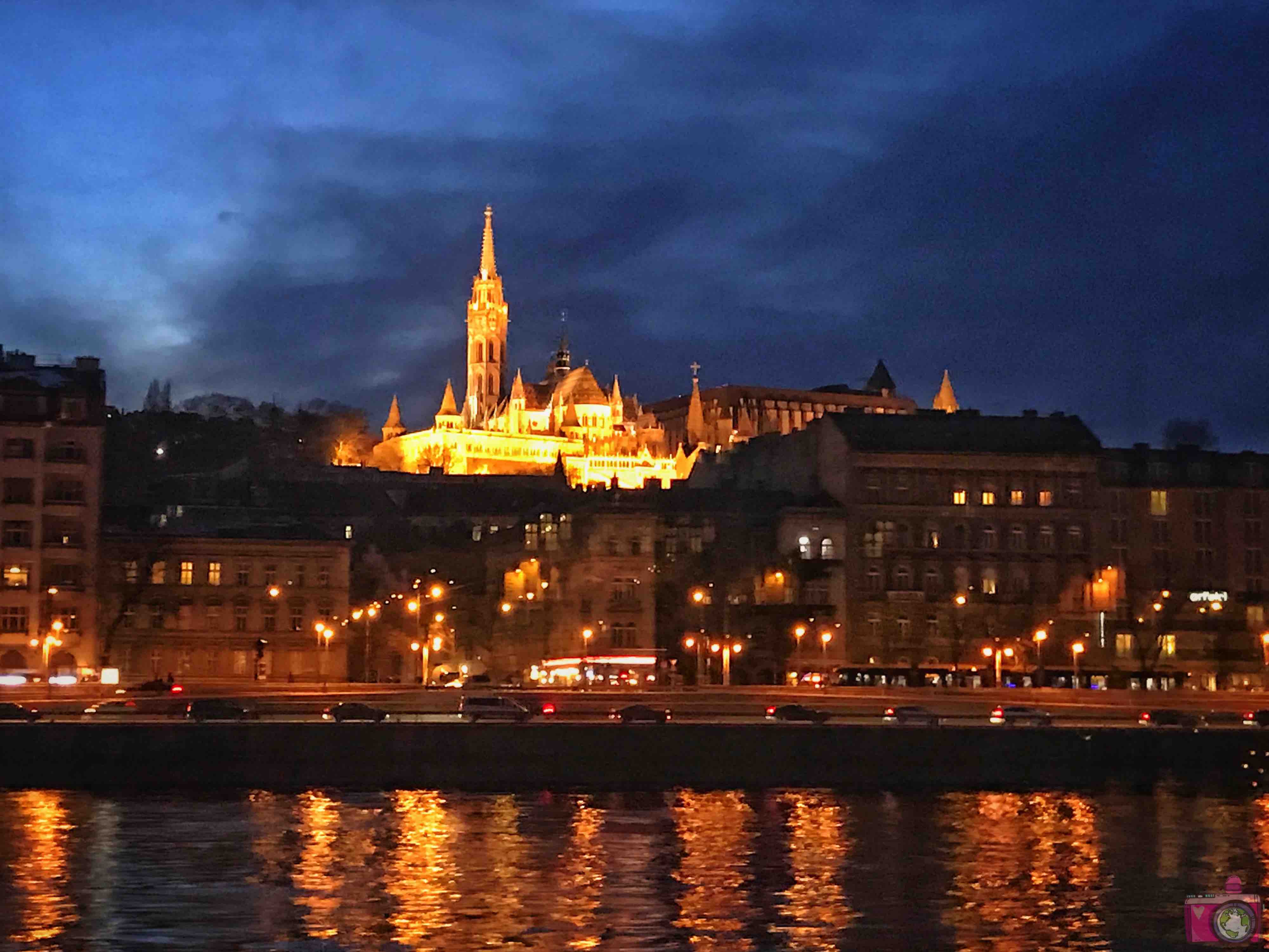 Visitare Budapest crociera sul Danubio al tramonto