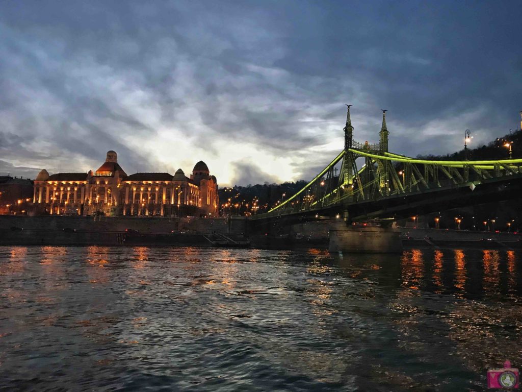 Visitare Budapest crociera sul Danubio al tramonto
