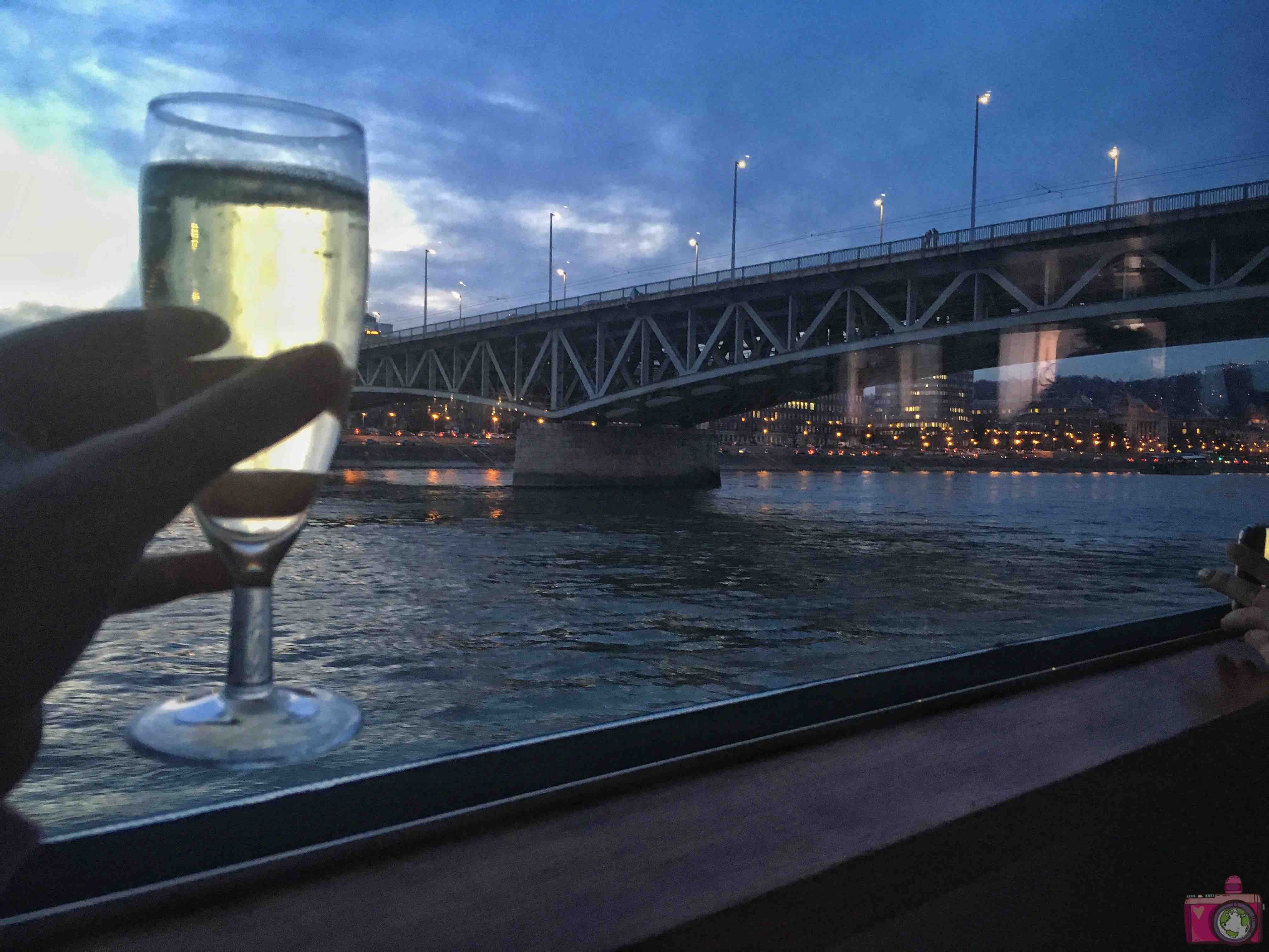 Visitare Budapest crociera sul Danubio al tramonto