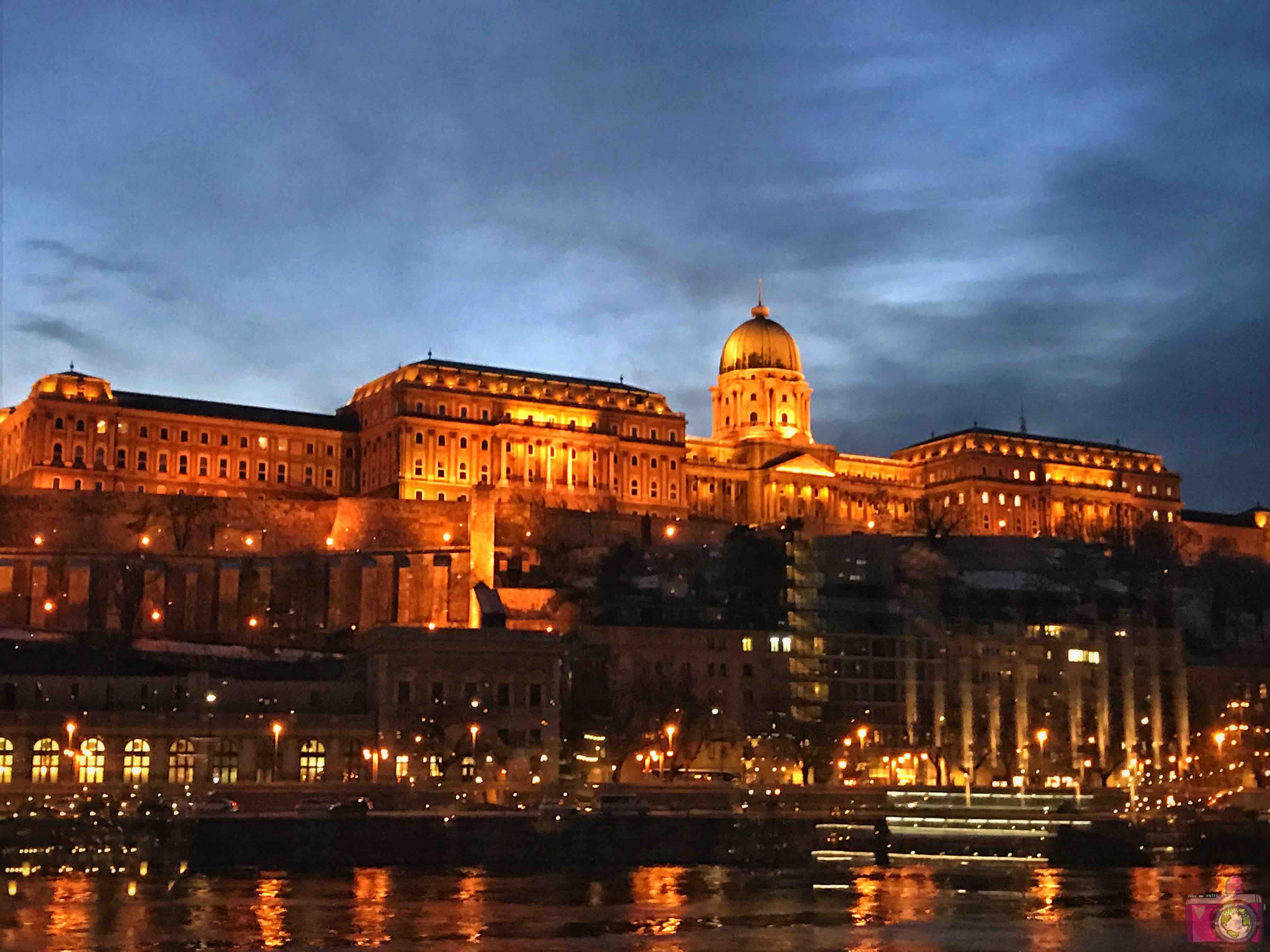 Visitare Budapest crociera sul Danubio al tramonto