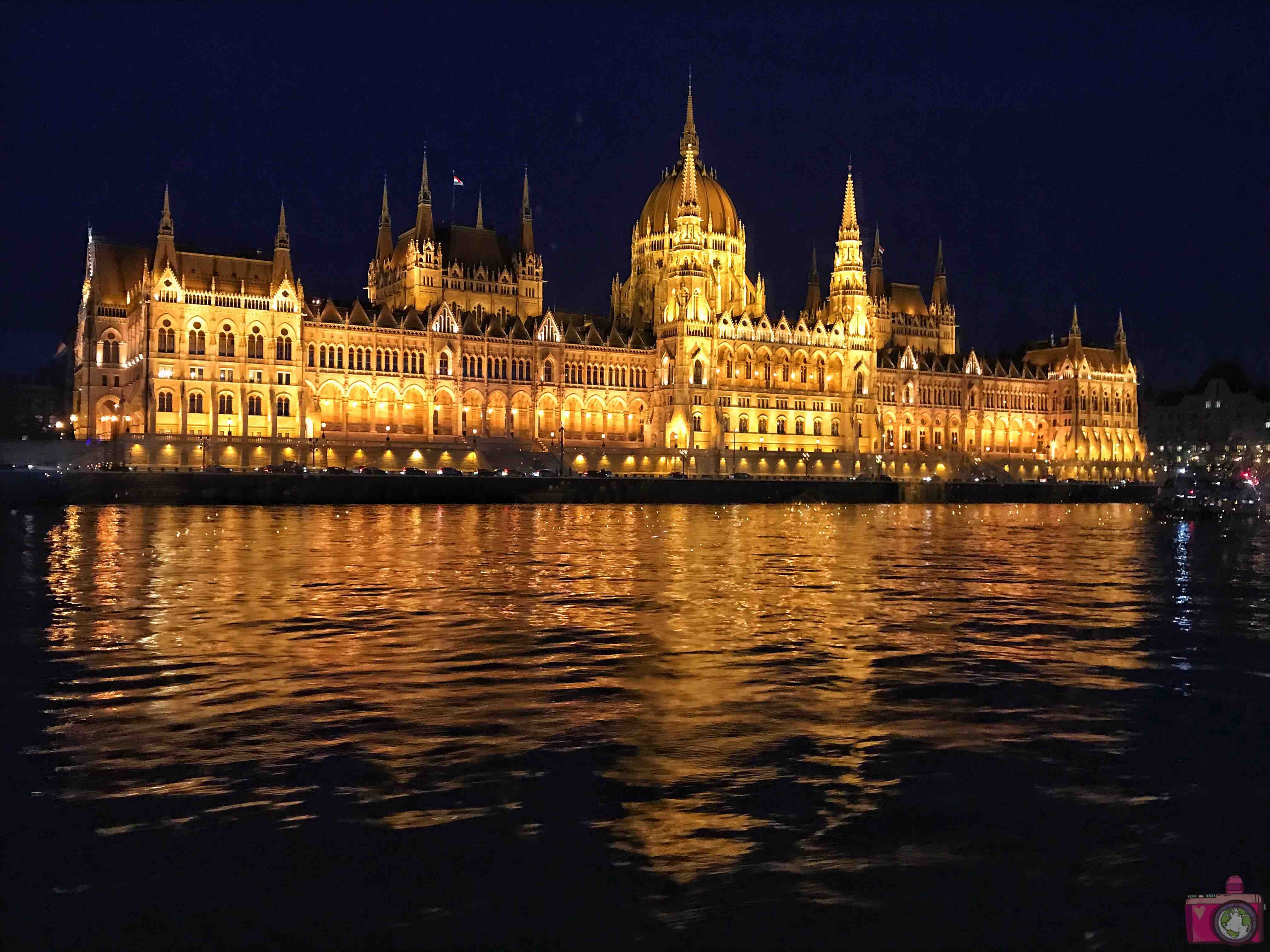 Visitare Budapest crociera sul Danubio al tramonto