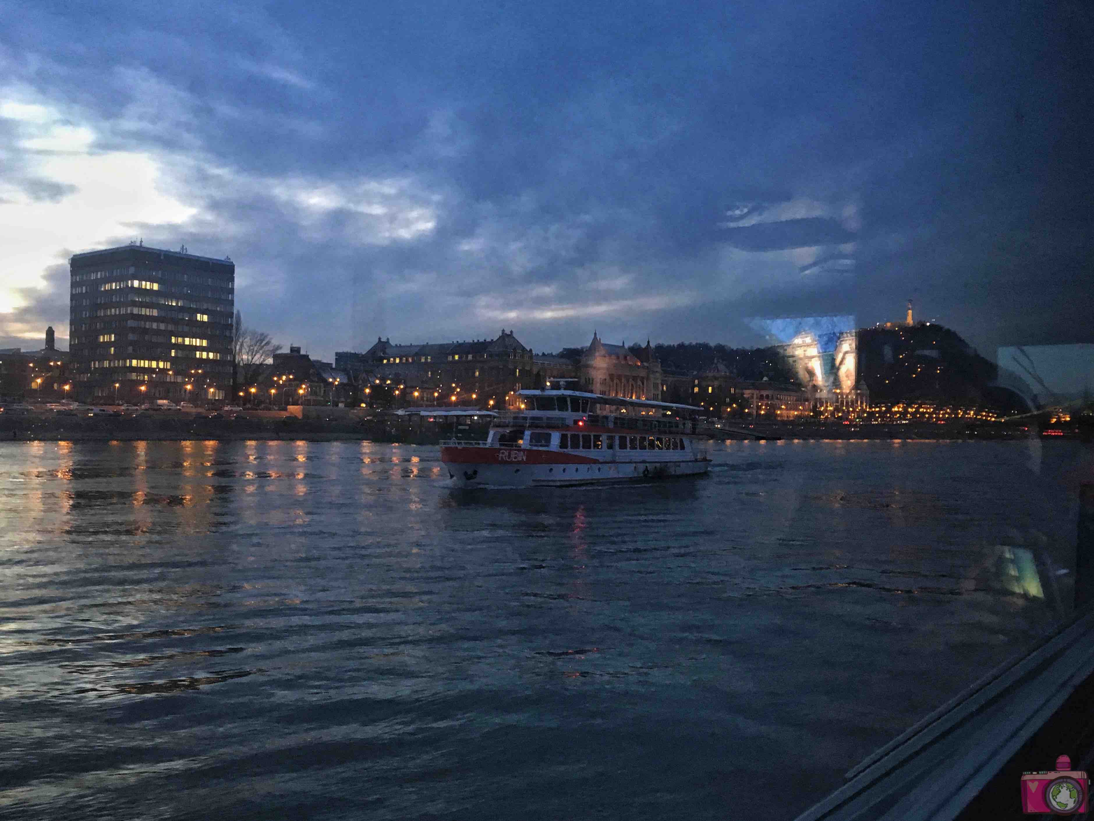 Visitare Budapest crociera sul Danubio al tramonto