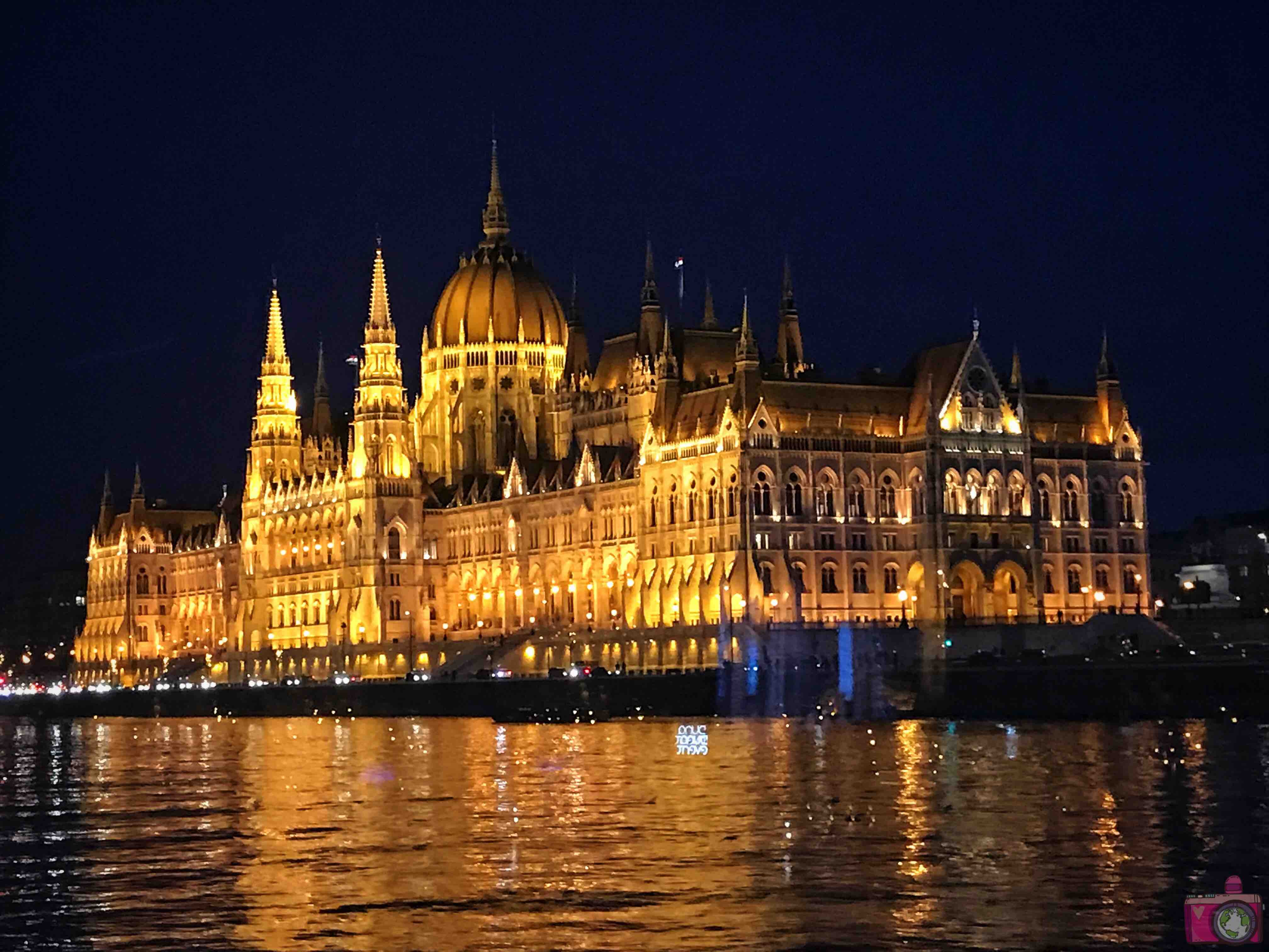 Visitare Budapest crociera sul Danubio al tramonto