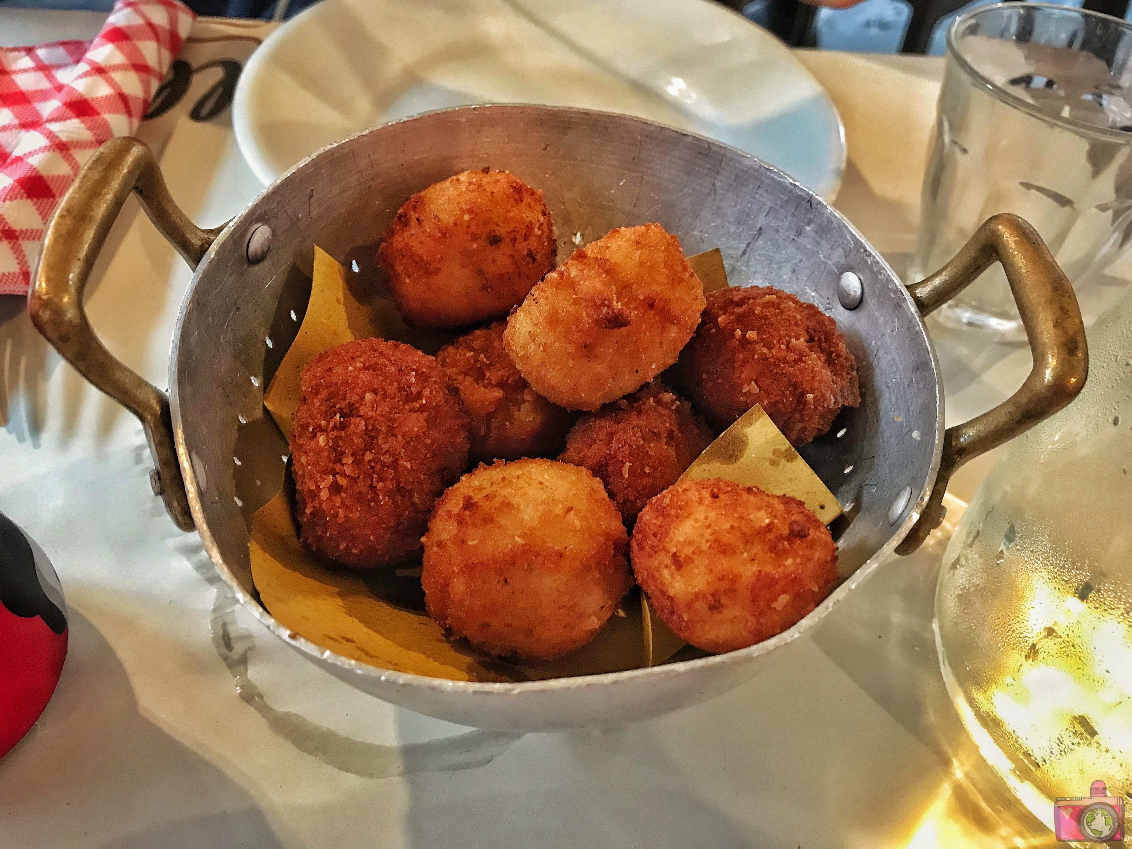 Tonnarello cestino di Supplì Mignon all'Amatriciana, al Ragù, Cacio e Pepe e Crocchetta di patate