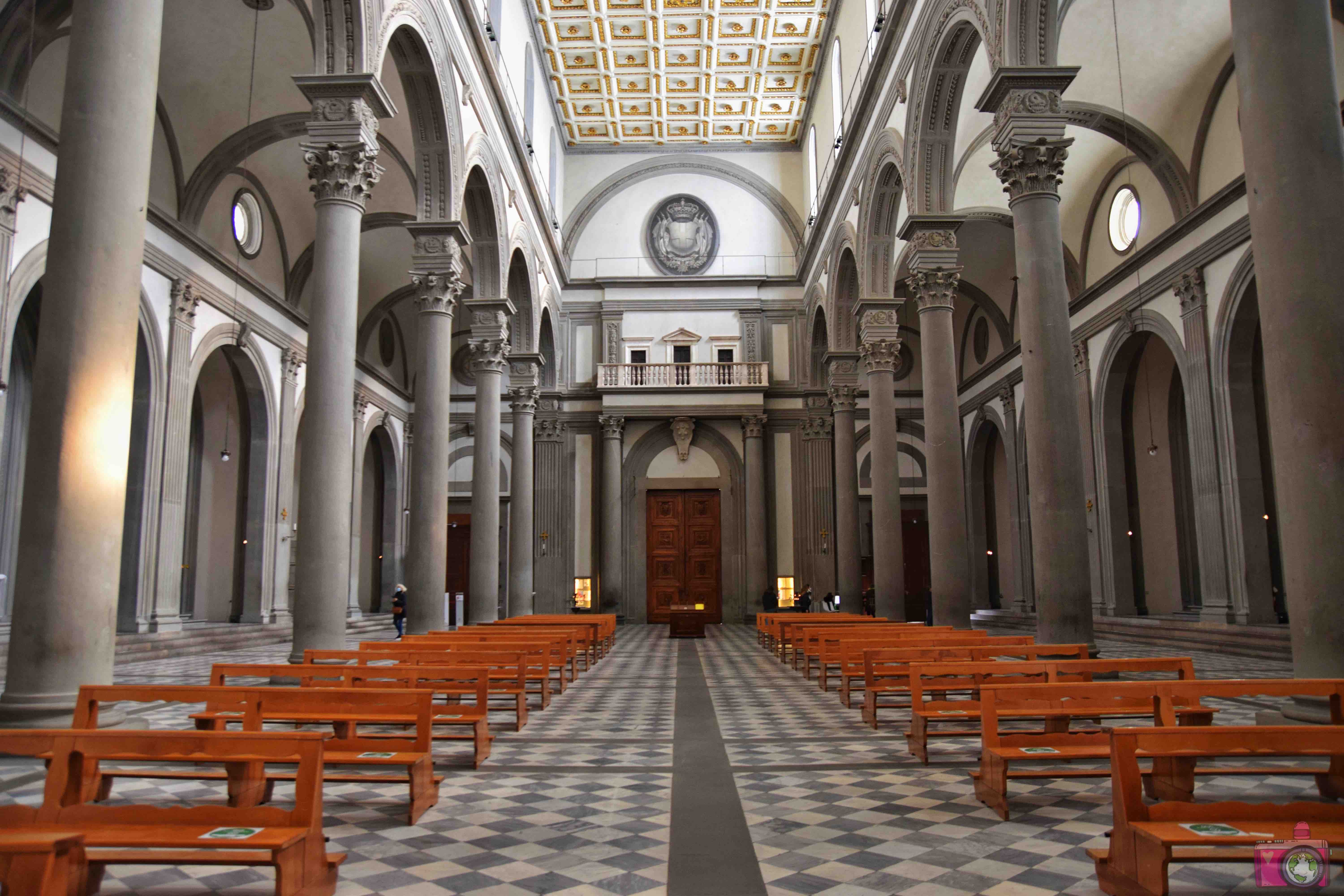Basilica di San Lorenzo Firenze contro facciata 