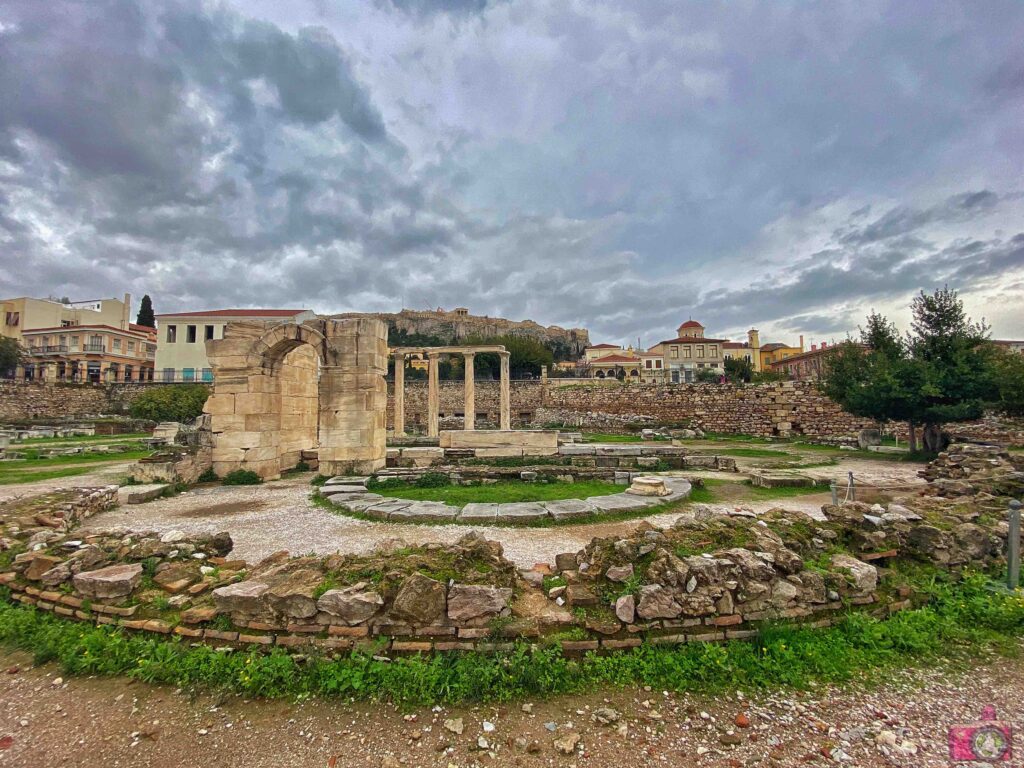 Visitare Atene Biblioteca di Adriano