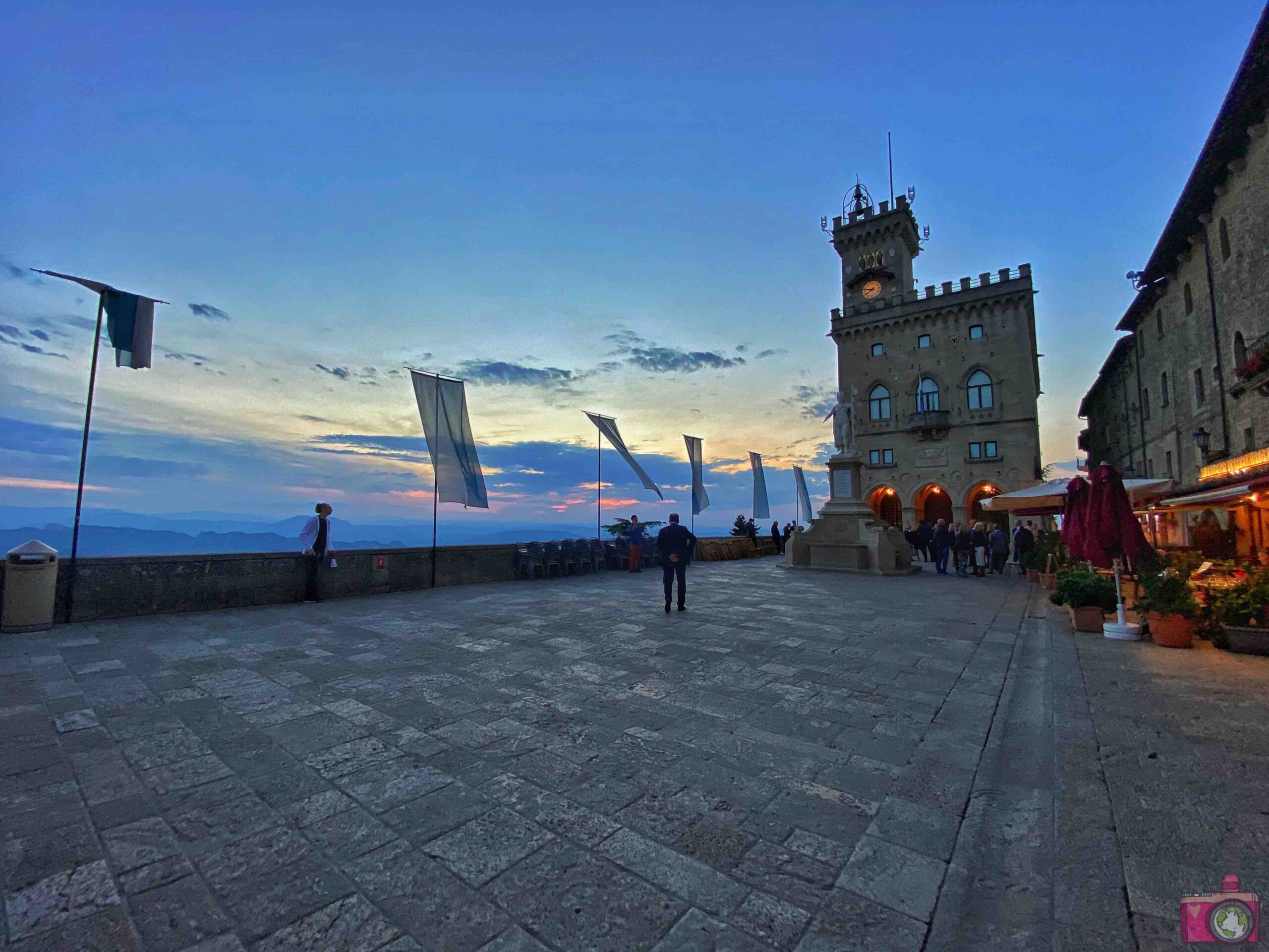 Piazza Libertà San Marino al tramonto