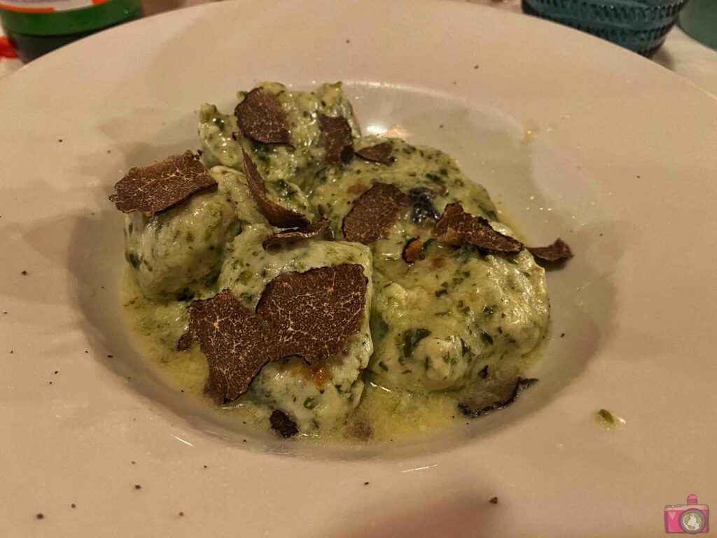 Gnudi di ricotta e spinaci al tartufo La Grotta di Santa Caterina da Bagoga Siena