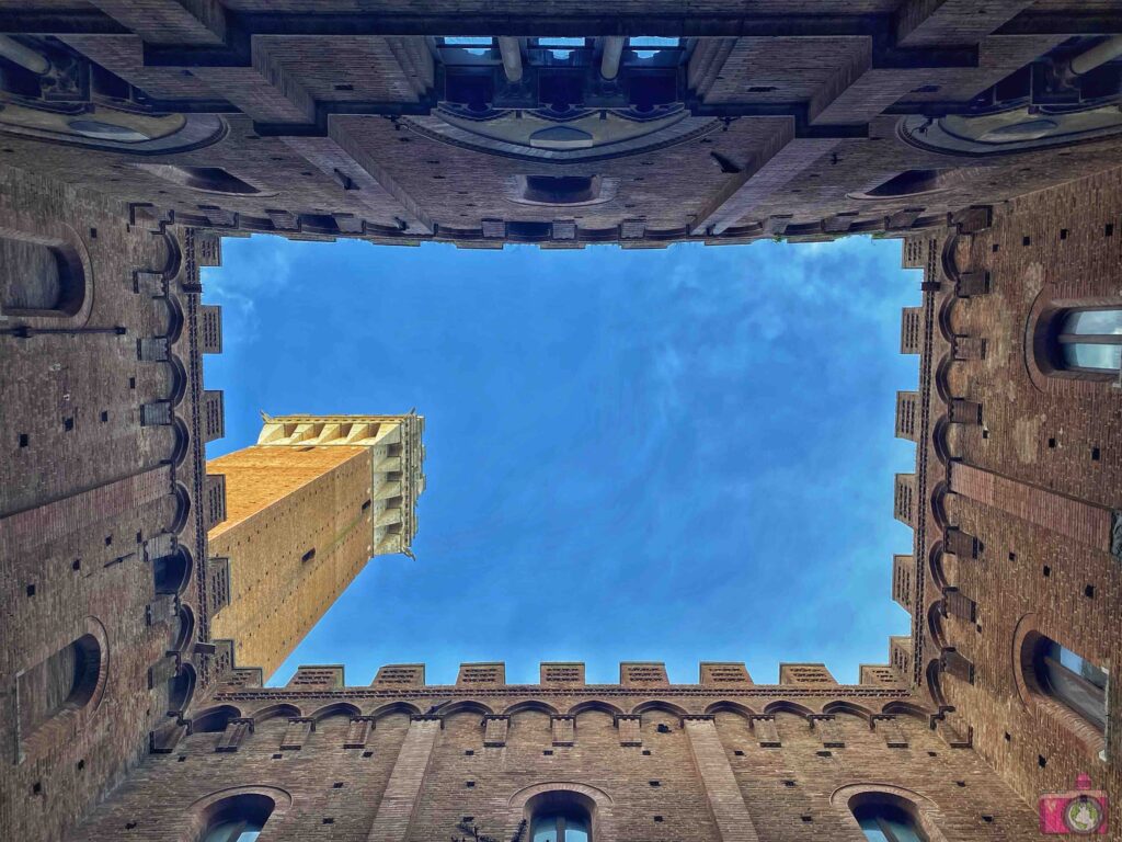 Francobollo Cortile del Podestà Siena