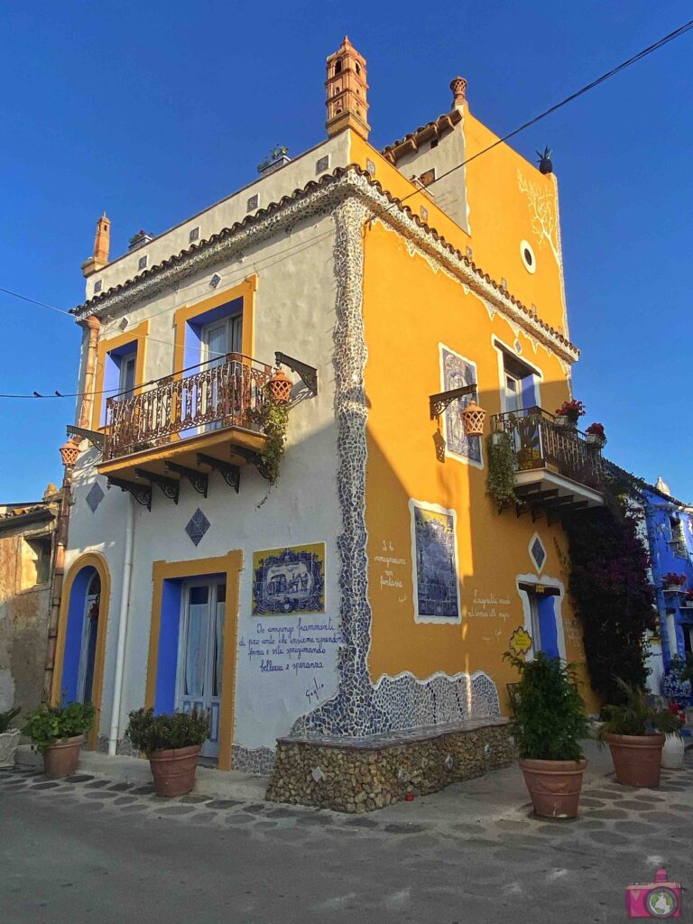 Borgo in Sicilia ispirato a Gaudì